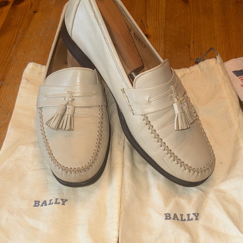 Bally Cream Leather Tassel Loafers with Dust Bags and Shoe Horns.